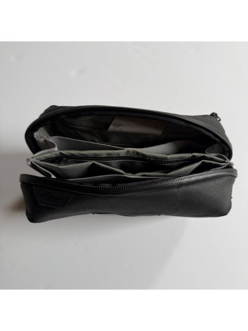 PEAK DESIGN Black Tech Pouch - Travel Organizer Case EDC - Picture 2 of 7